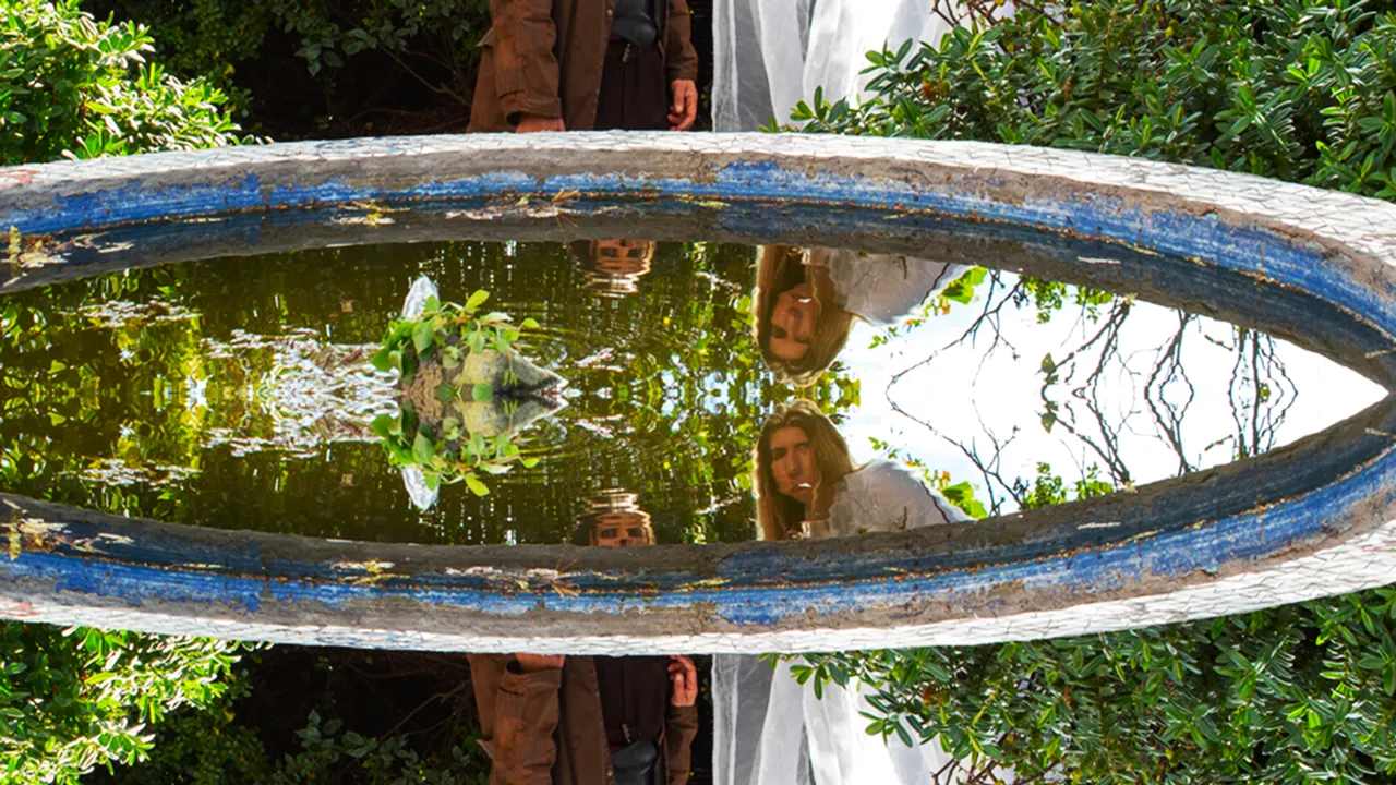 Espejo / portal en naturaleza