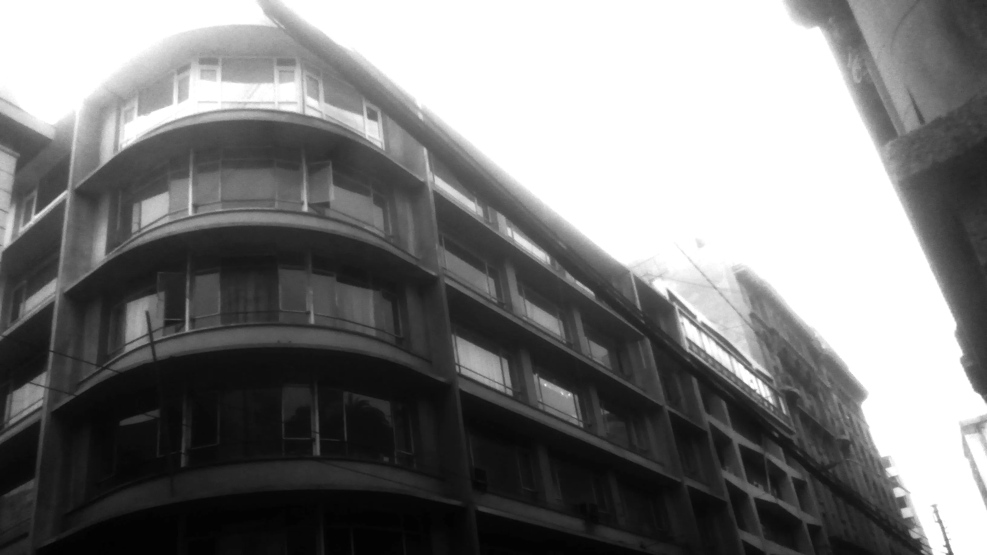 Edificio mirando hacia arriba