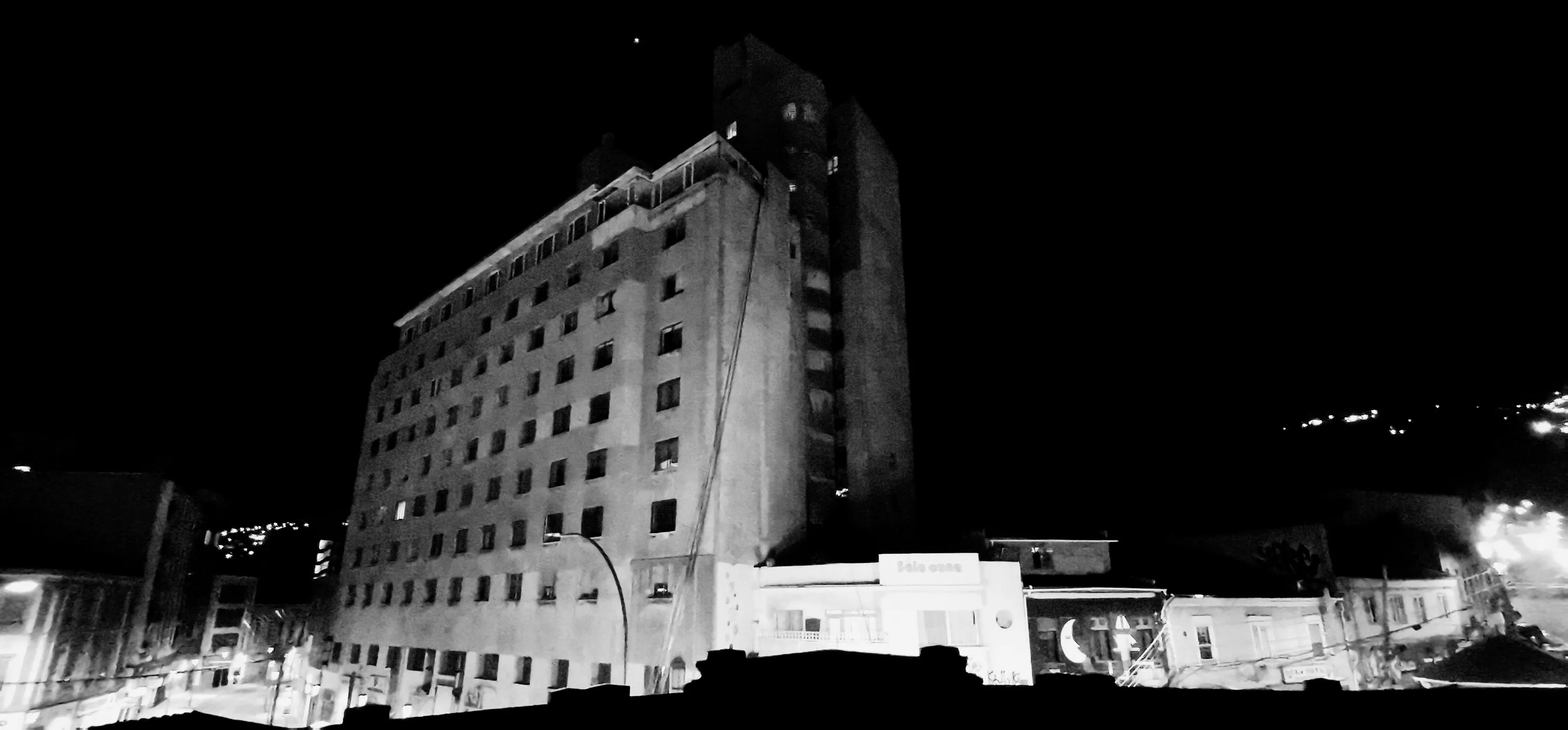 Edificio de noche